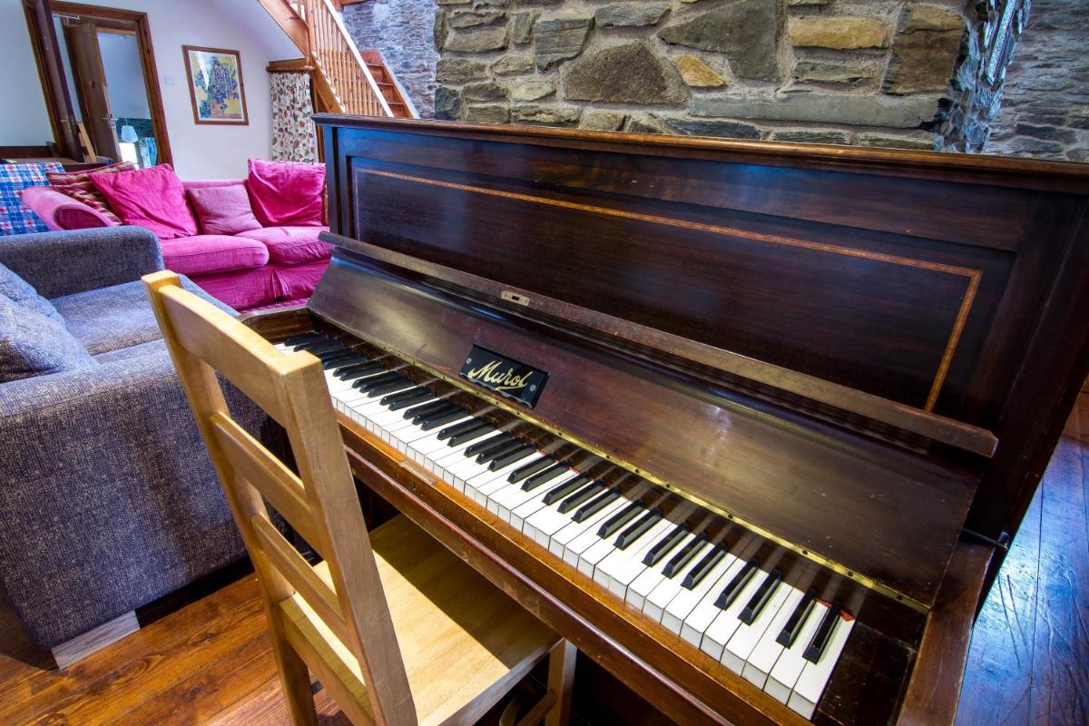Ceridwen Holiday Home - Housity