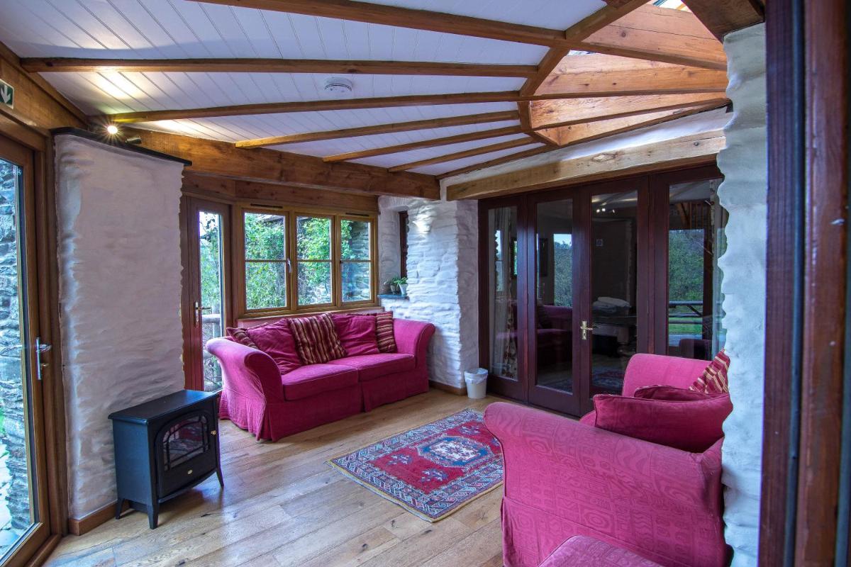 Ceridwen Holiday Home - Housity