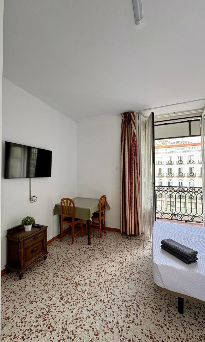 Hostal Ruano - Housity