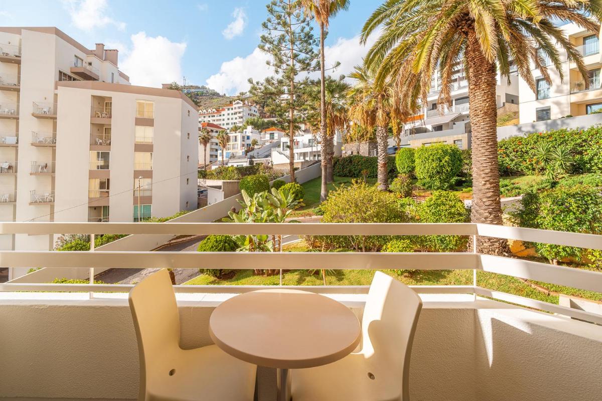 Uma varanda ou terraço em Muthu Raga Madeira Hotel