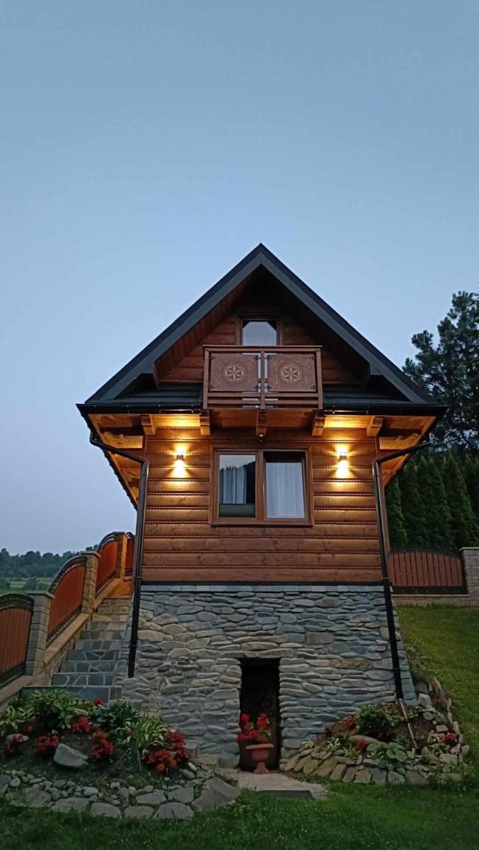 Chatka pod Lubaniem - Housity