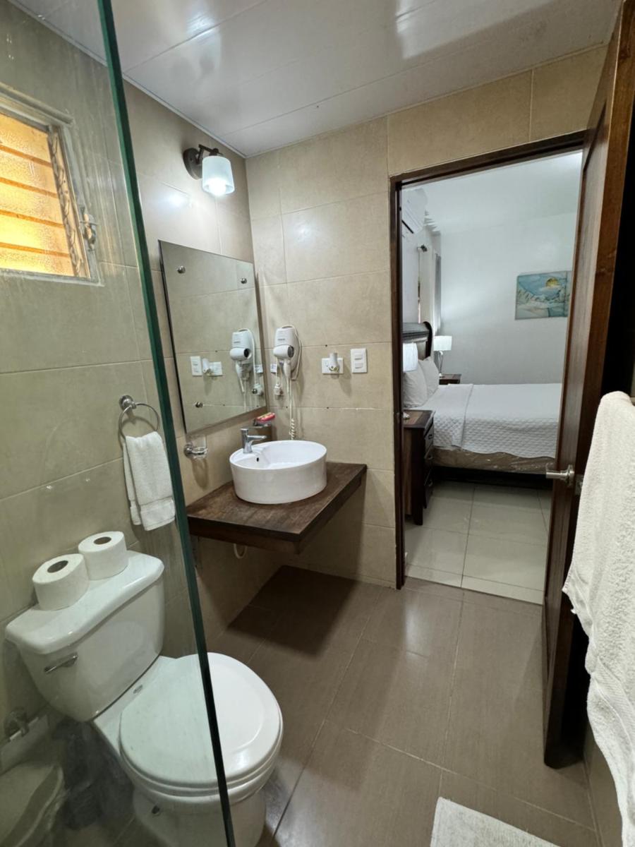 Paramount 3-Bedroom Apartment with Parking - Housity