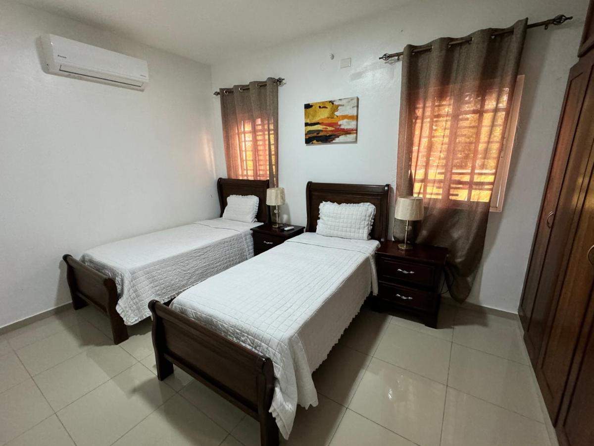 Paramount 3-Bedroom Apartment with Parking - Housity