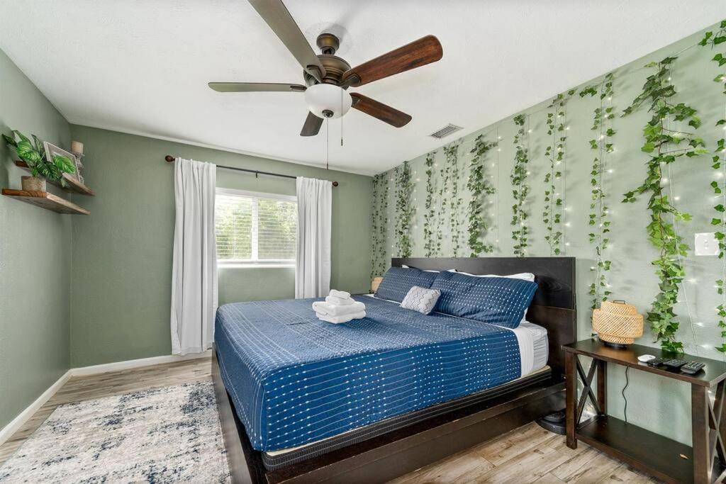 4 BDR Home On Jessamine Dream Lake, Pool, Hot Tub, Bocce Ball, Putting - Housity