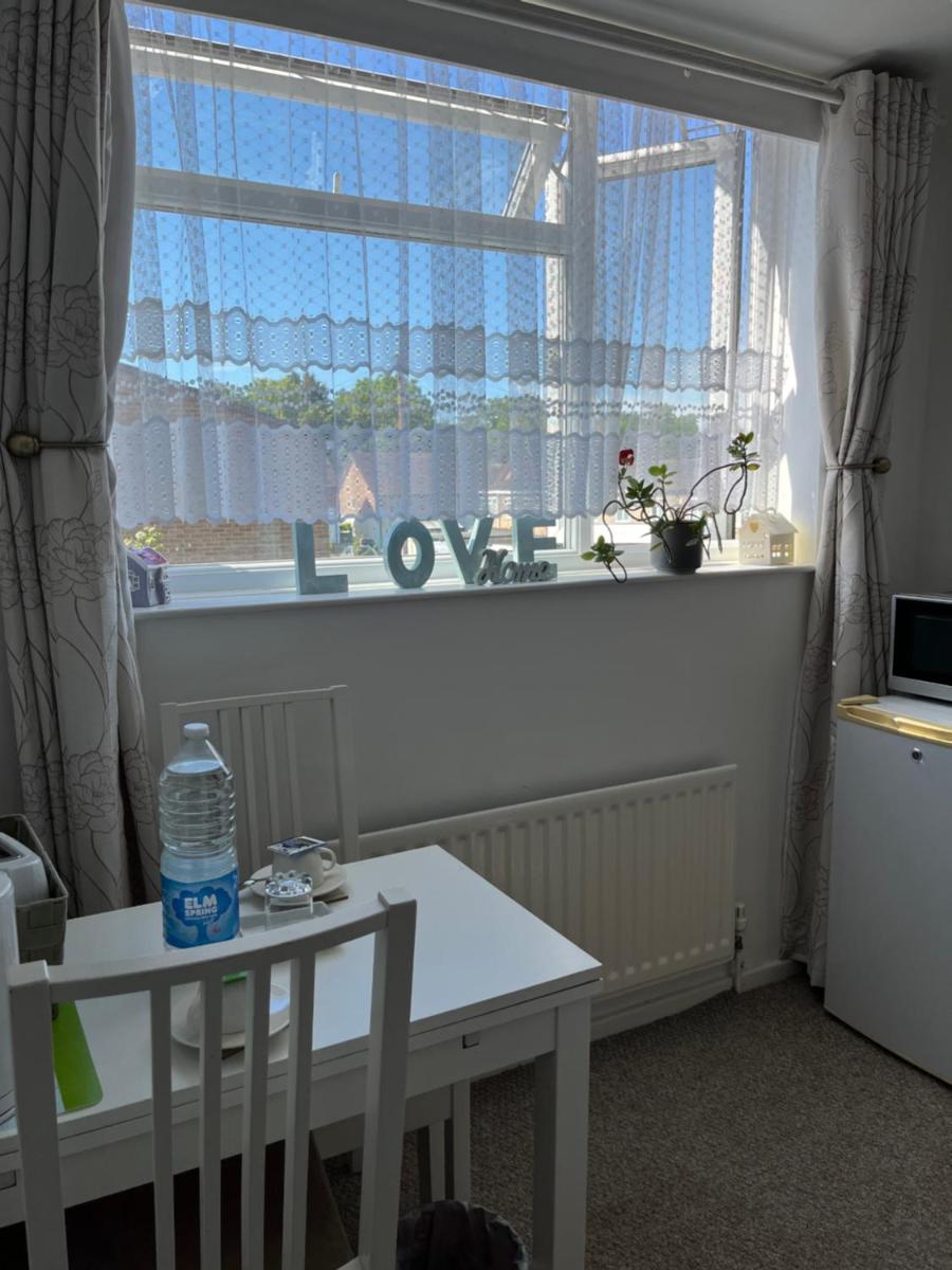 Love & Peace - Housity
