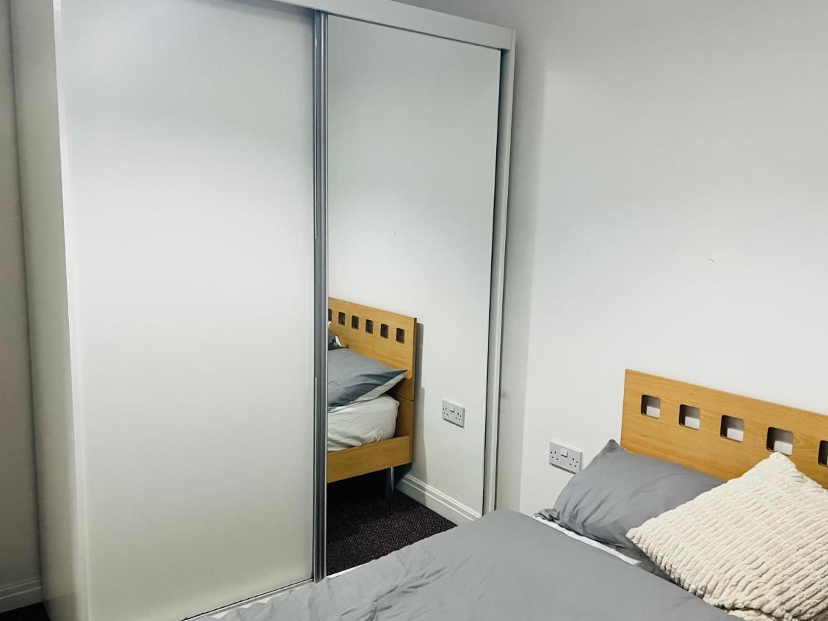 modern home with free parking,near to city center - Housity