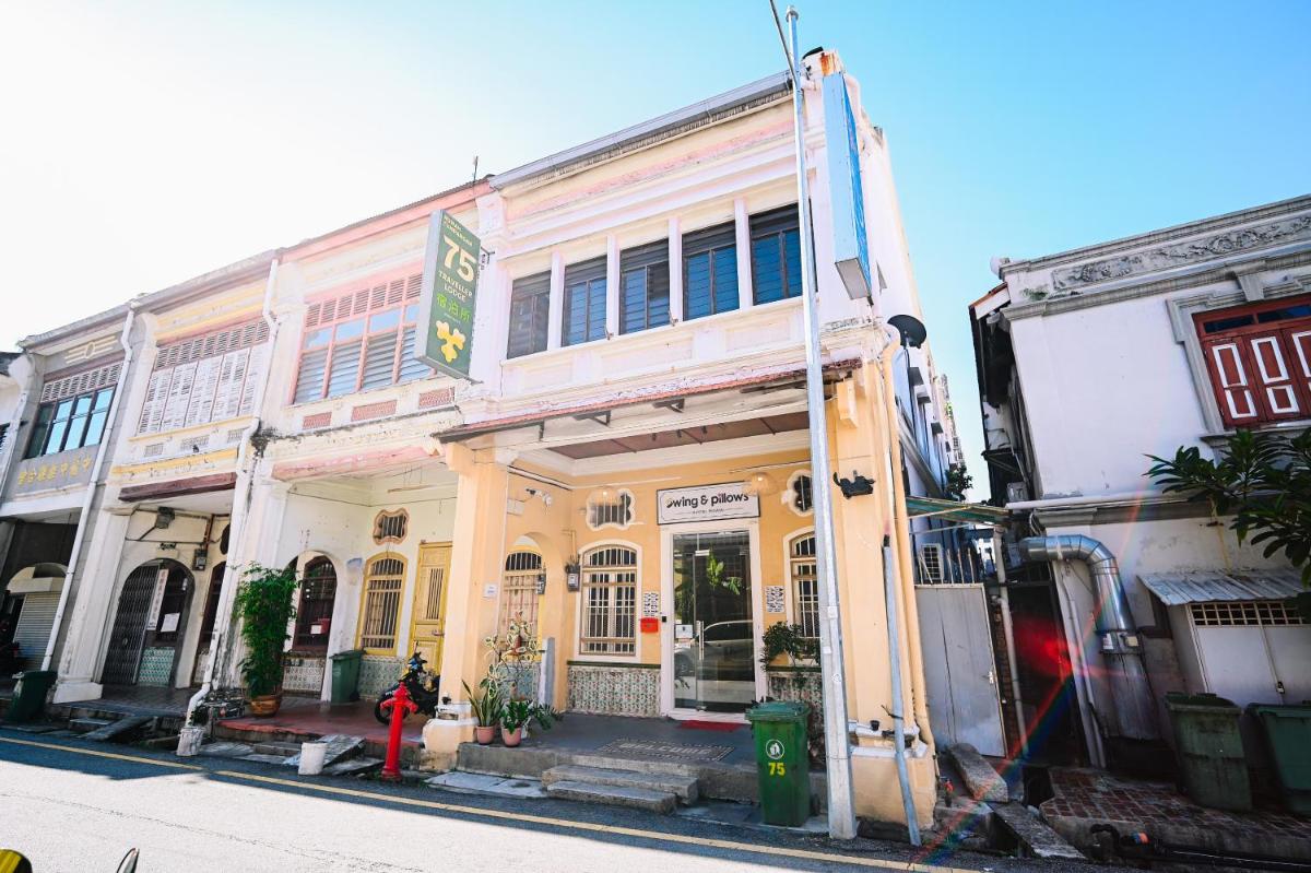 Swing & Pillows - 75 Chulia St, Georgetown Penang - Hizvo