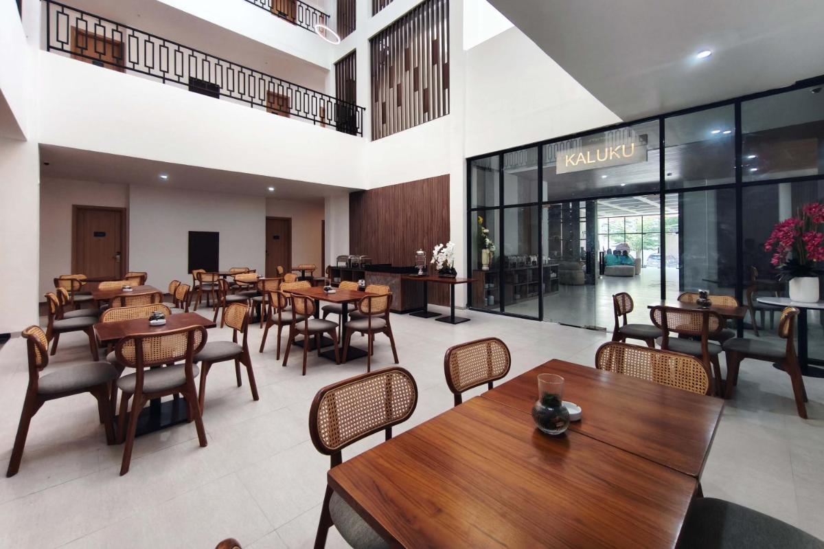 Khas Palu Hotel - Housity