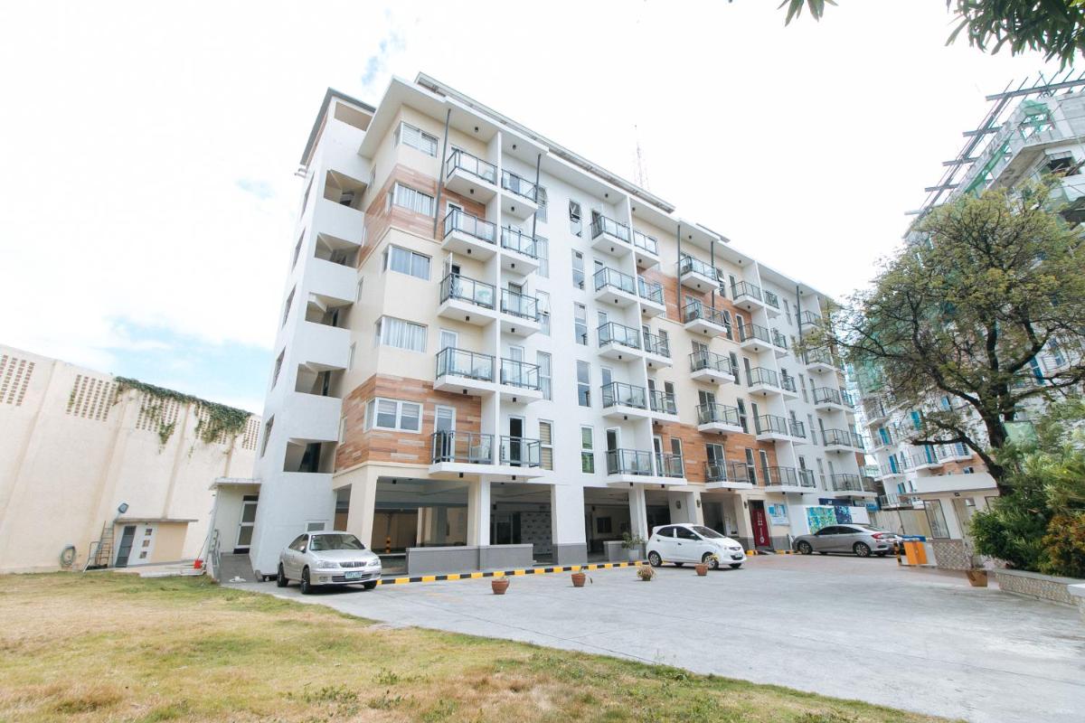 RedDoorz Plus at Alpina Heights Paranaque - Housity