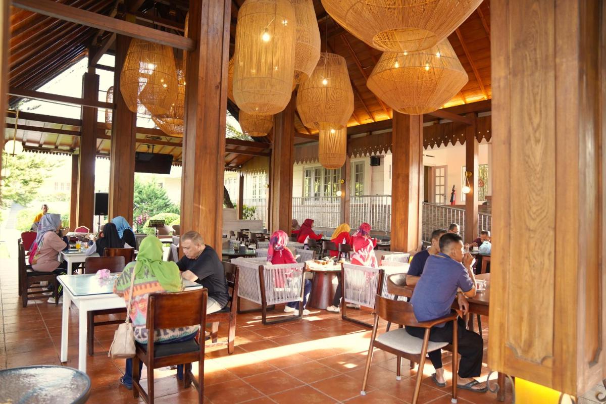 Hotel Indah Palace Tawangmangu - Housity