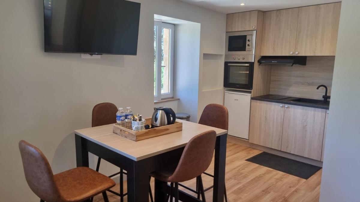 Cuisine ou kitchenette dans l'établissement Logis Hotel Archambeau