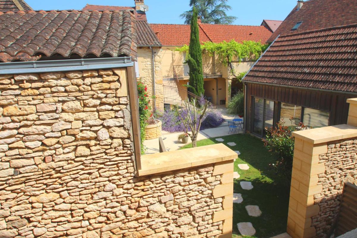 Jardin de l'établissement Logis Hotel Archambeau