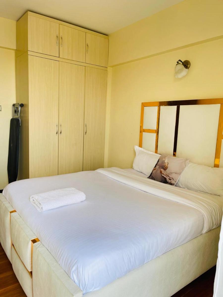 Kilimani Vacation one and half bedroom Netflix near Yaya centre - Housity
