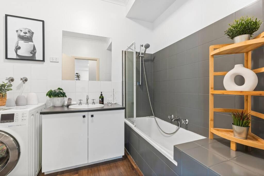 Cozy 1 bedder in St Kilda with Balcony - Housity