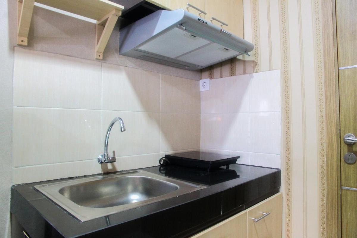 Minimalist Studio The Oasis Apartment near Omni Hospital Cikarang By Travelio - Housity
