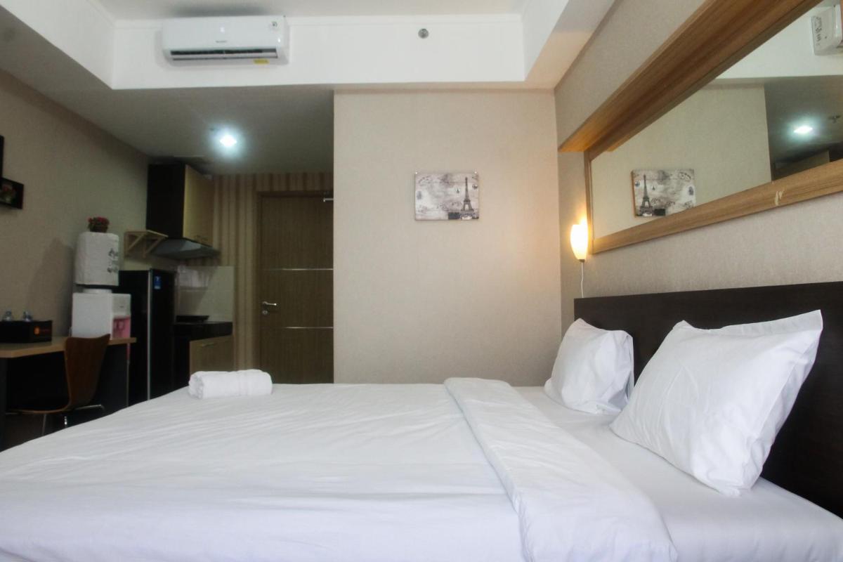 Minimalist Studio The Oasis Apartment near Omni Hospital Cikarang By Travelio - Housity