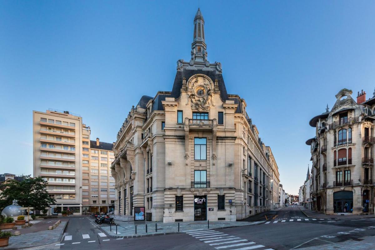 Vue générale sur Dijon ou vue de la ville depuis l'hôtel
