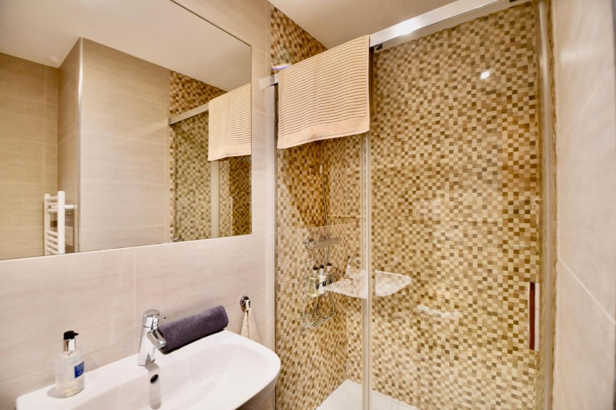 Bentley Holiday Apartments - West One - Housity