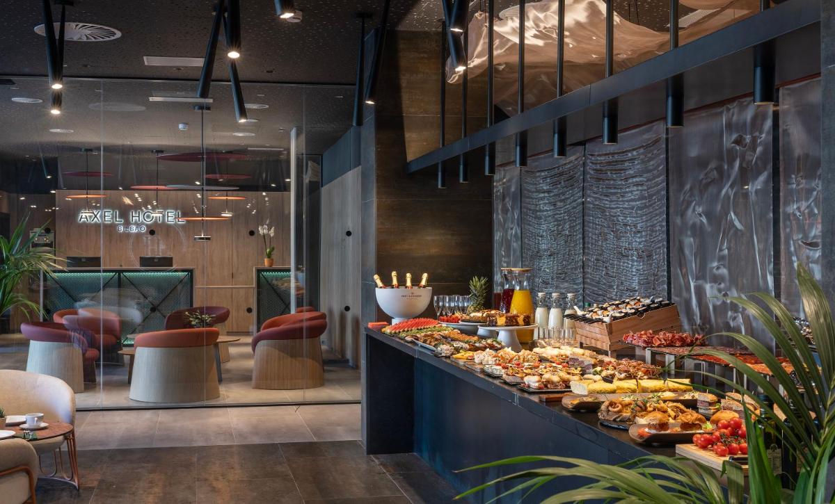 Comida en o cerca de este hotel