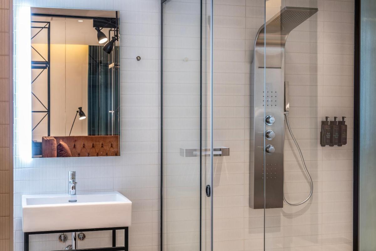 Un baño de Axel Hotel Bilbao - Adults Only