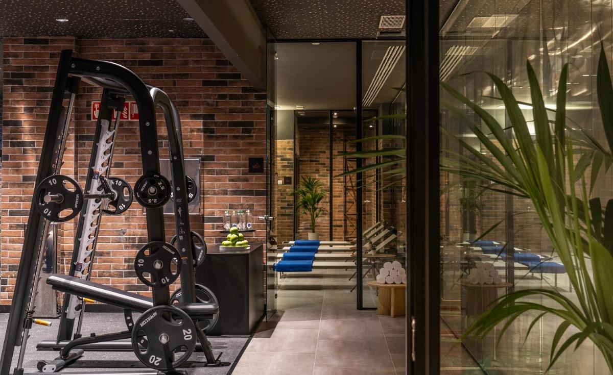 Gimnasio o instalaciones de fitness de Axel Hotel Bilbao - Adults Only