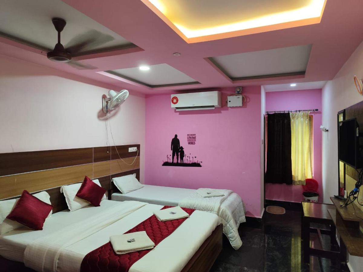Sri Murugan Beach Paradise Hotel - Housity