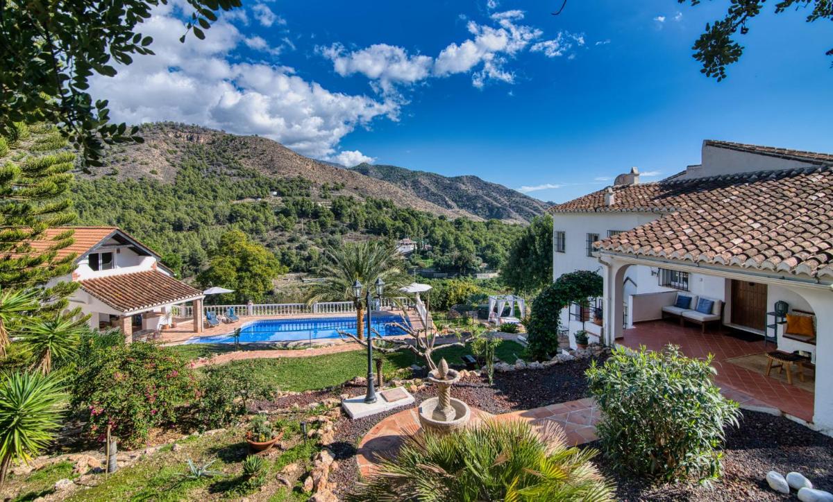Villa Morera Bed & Breakfast - Housity