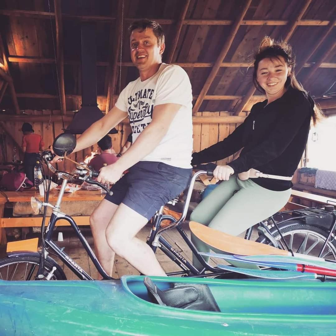 Sauna, balia i drewniana chata nad rzek? - Housity