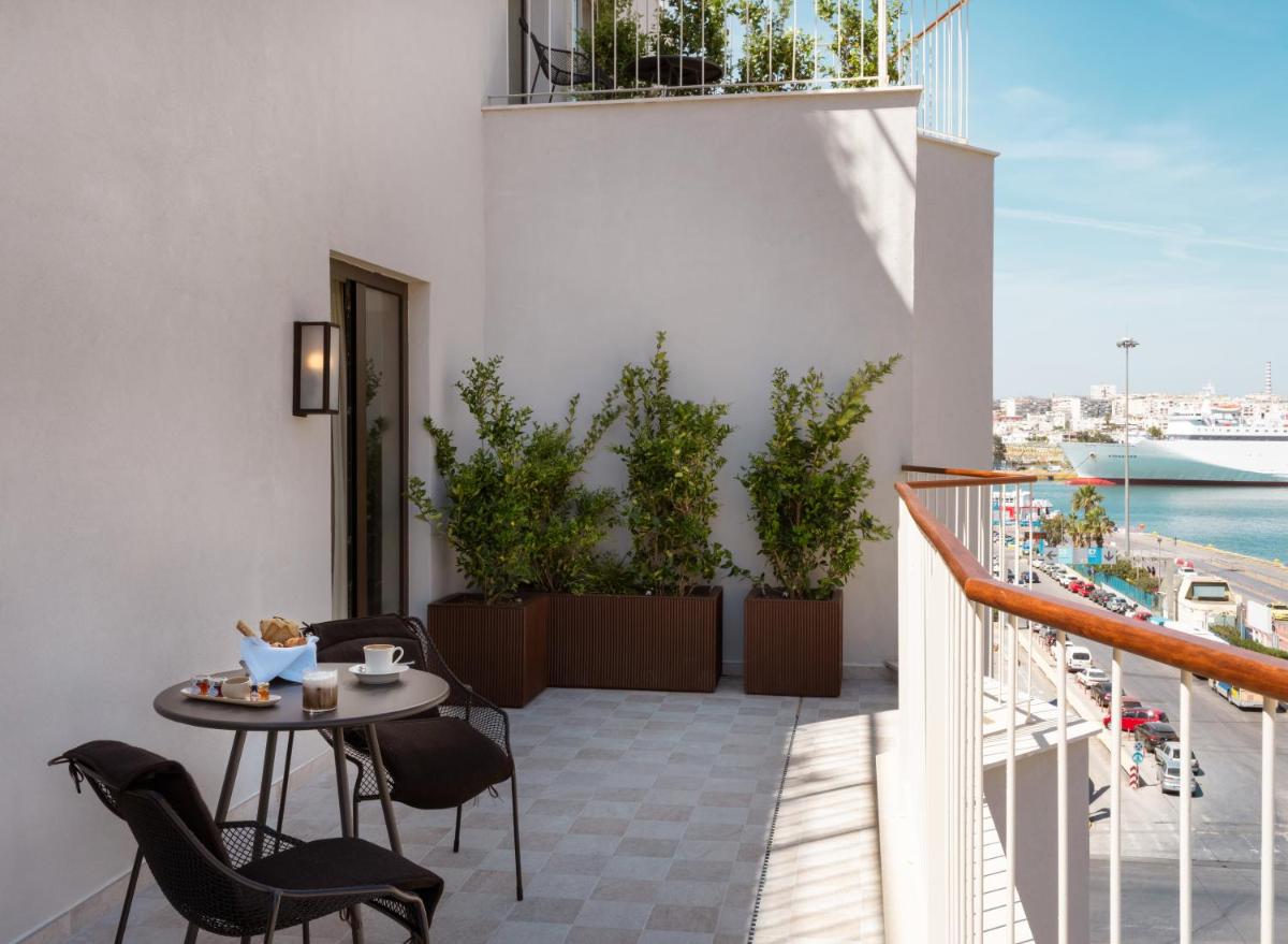 Mitsis N'U Piraeus Port - Housity