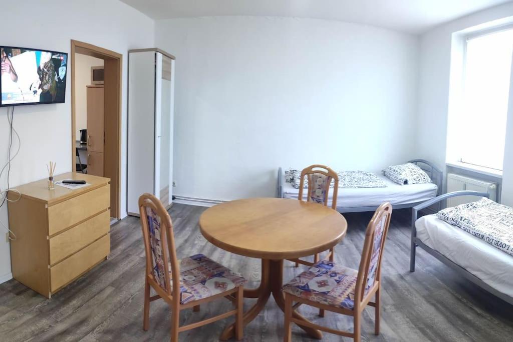 schöne 2 Raum, 2 - 3 Bett FeWo in Schönebeck - Housity