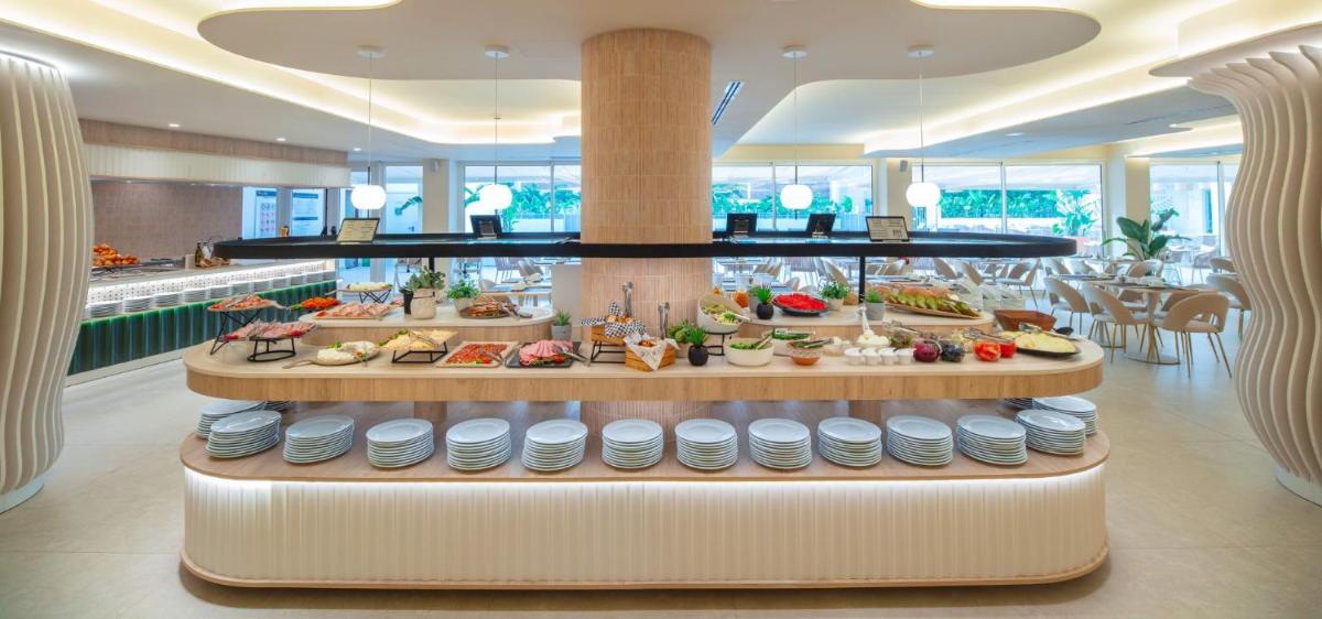 Comida en o cerca de este hotel