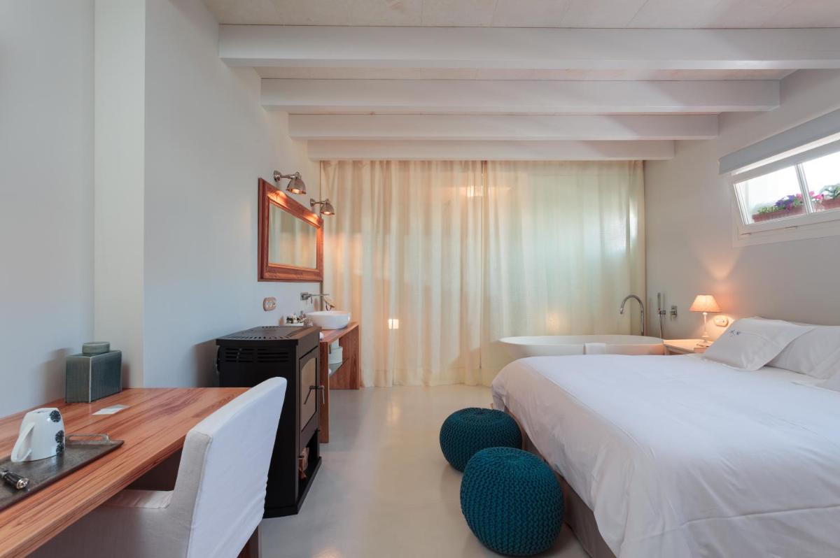 Cama o camas de una habitación en Jardí de Ses Bruixes Boutique Hotel