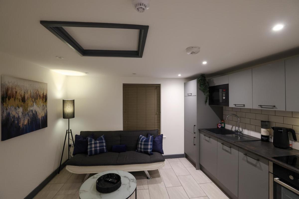 Modern 2 Bed Apartment in Bicester Town Centre - Housity