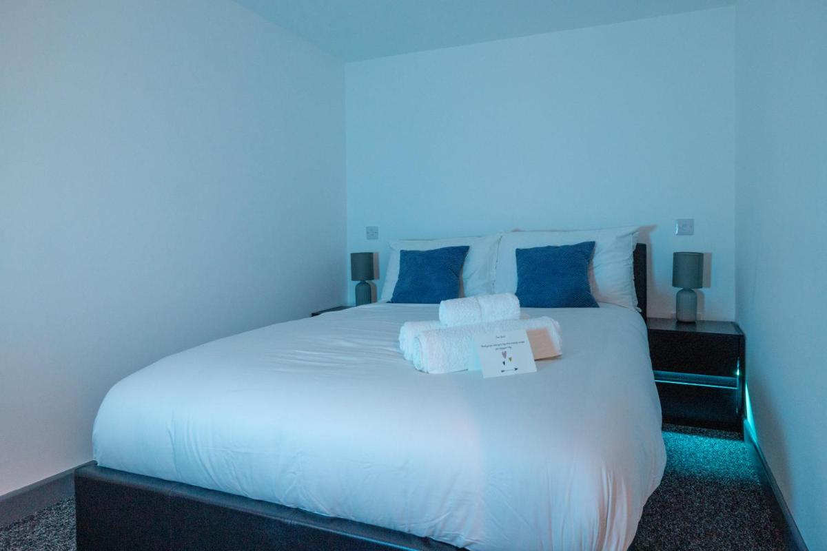 Modern 2 Bed Apartment in Bicester Town Centre - Housity