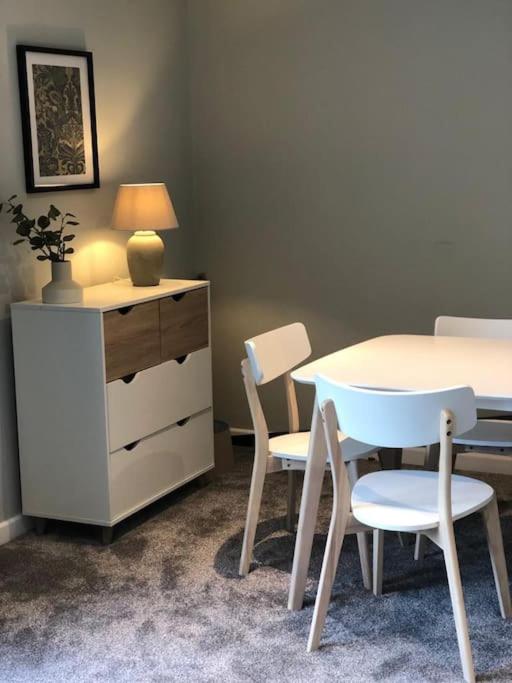 Bronte Country - 2 Bed Apartment near Cliffe Castle - Housity