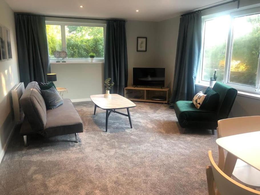 Bronte Country - 2 Bed Apartment near Cliffe Castle - Housity