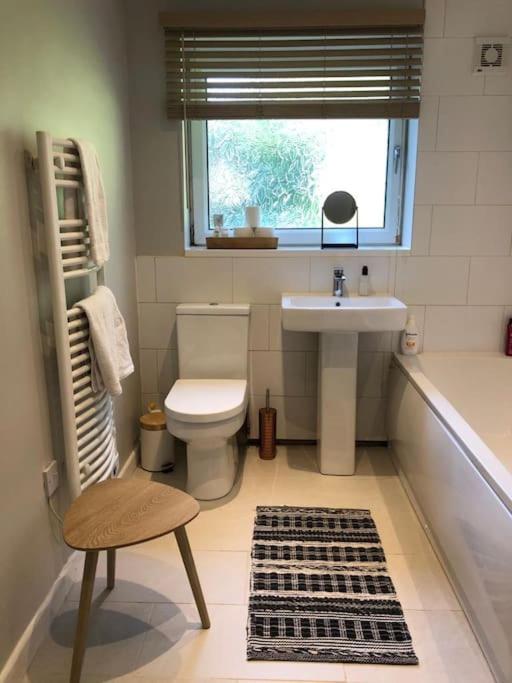 Bronte Country - 2 Bed Apartment near Cliffe Castle - Housity