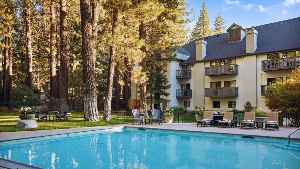 Chateau Big Bear Boutique Hotel, BW Signature Collection - Housity