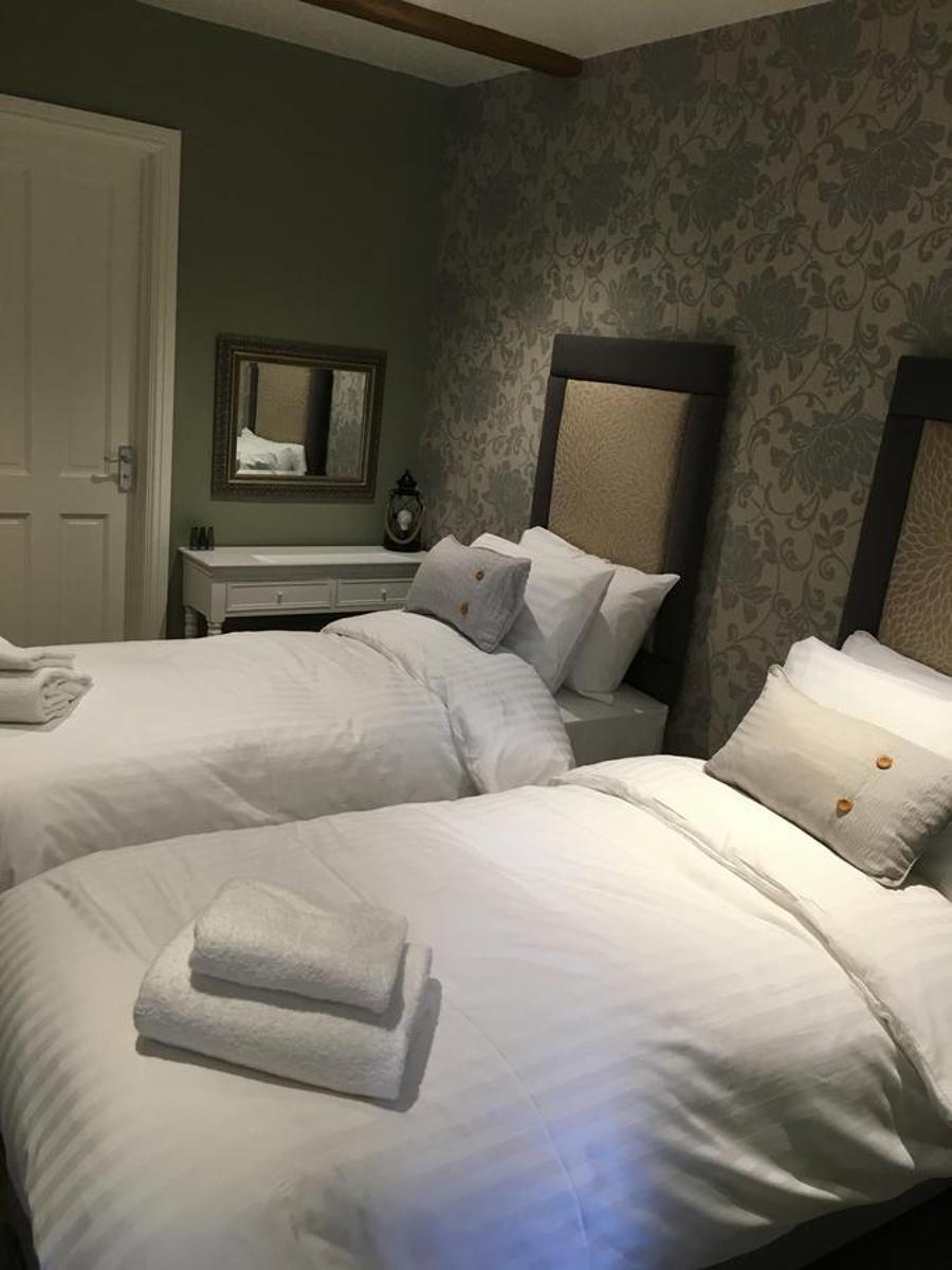 Greyhound Inn Wilton - Housity