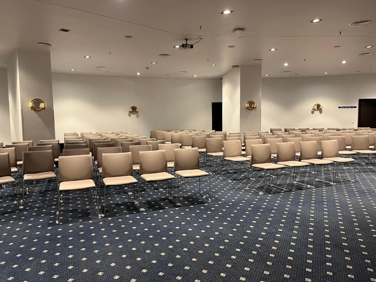 A área empresarial e/ ou a sala de conferências de Holiday Inn Porto Gaia by IHG