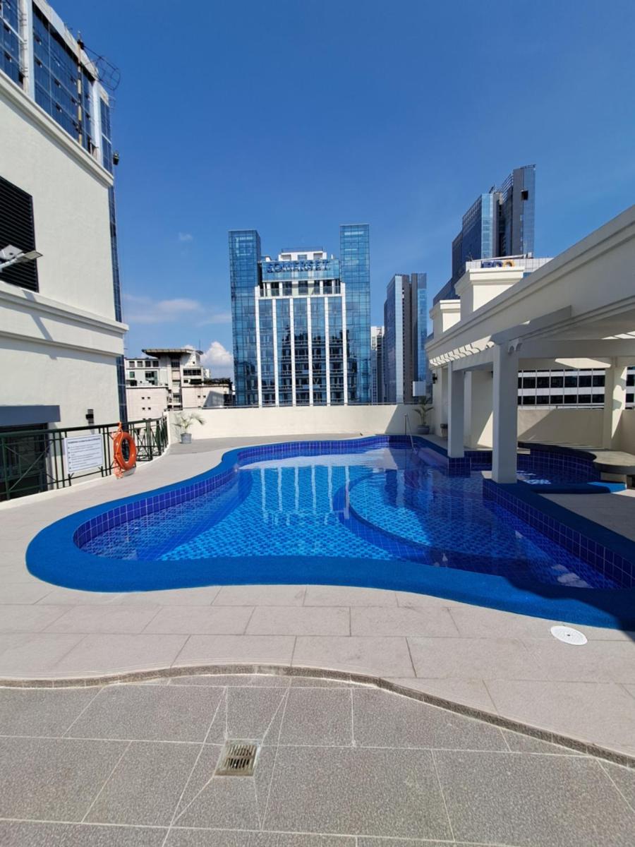 Luxury spacious 2BR in Salcedo Village - Housity
