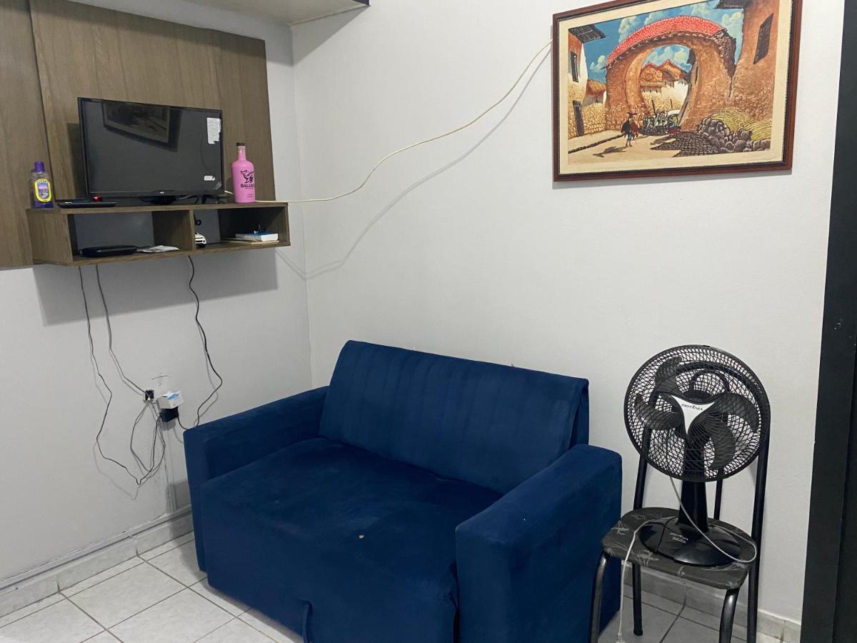 Kitinete perto da praia e Shopping Brisamar em São Vicente, na Biquinha, temporada e mensal tudo incluso, mobiliado, wi fi, ventilador, elevador, horário flexível - Housity