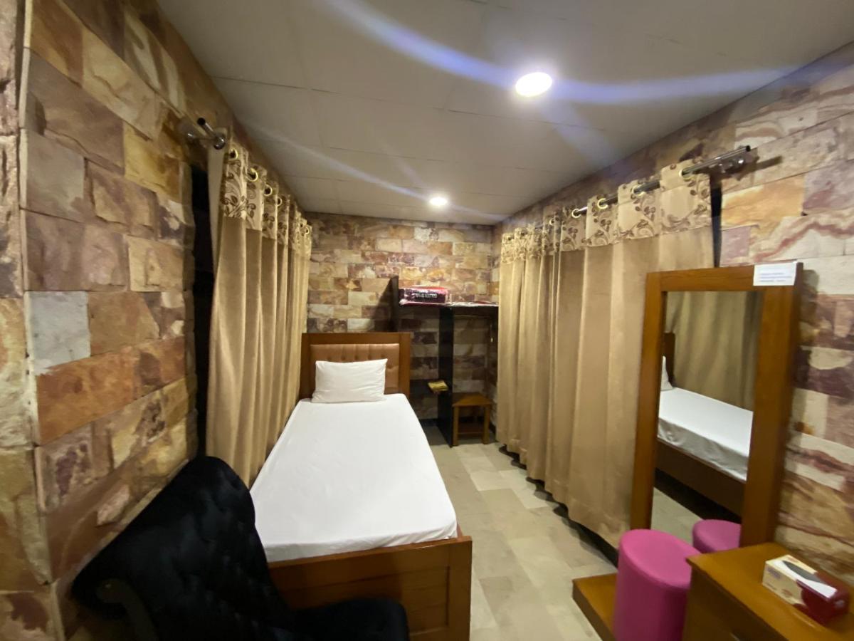Hotel Vista Inn DHA - Housity