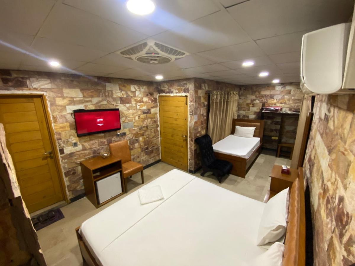 Hotel Vista Inn DHA - Housity