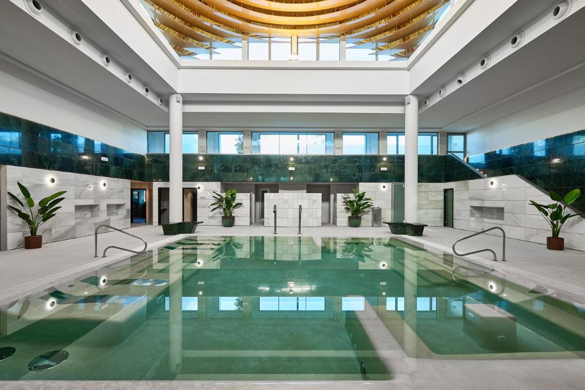 Piscina en o cerca de Calderona Wellness