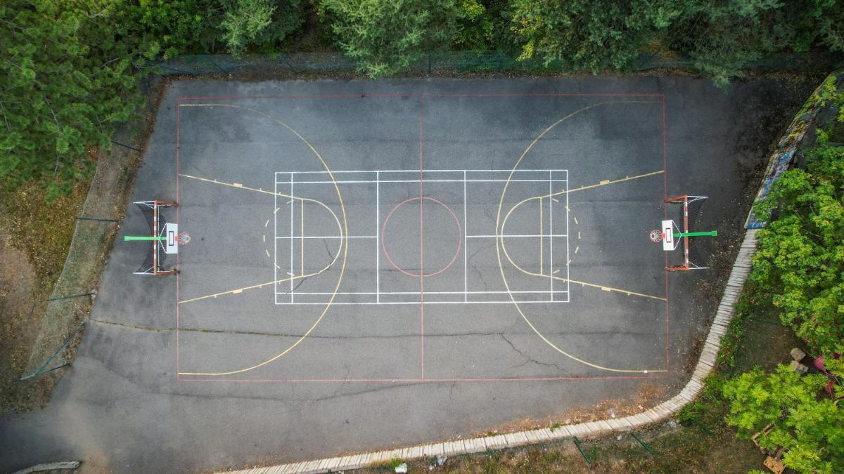 Tennis ou squash au sein de le complexe hôtelier ou à proximité