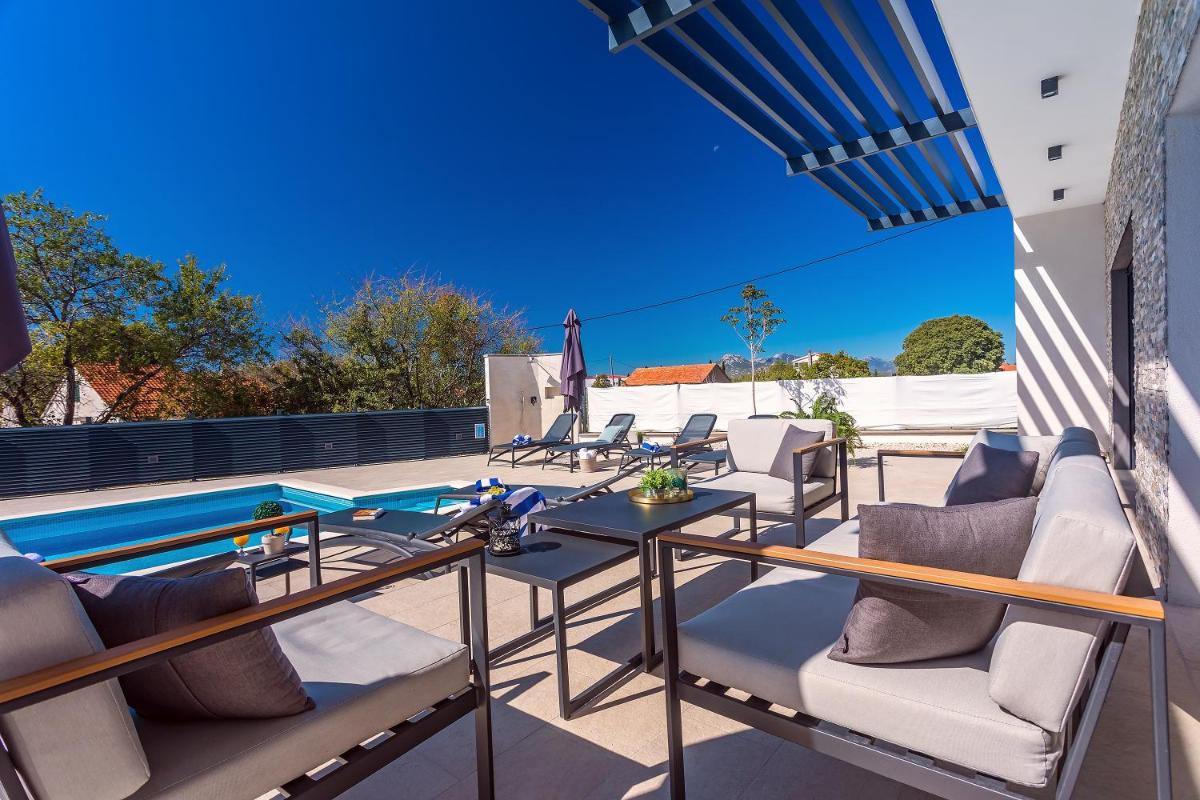 Villa Casa Mia I Near Makarska I Heated swimming pool with jacuzzi - Housity