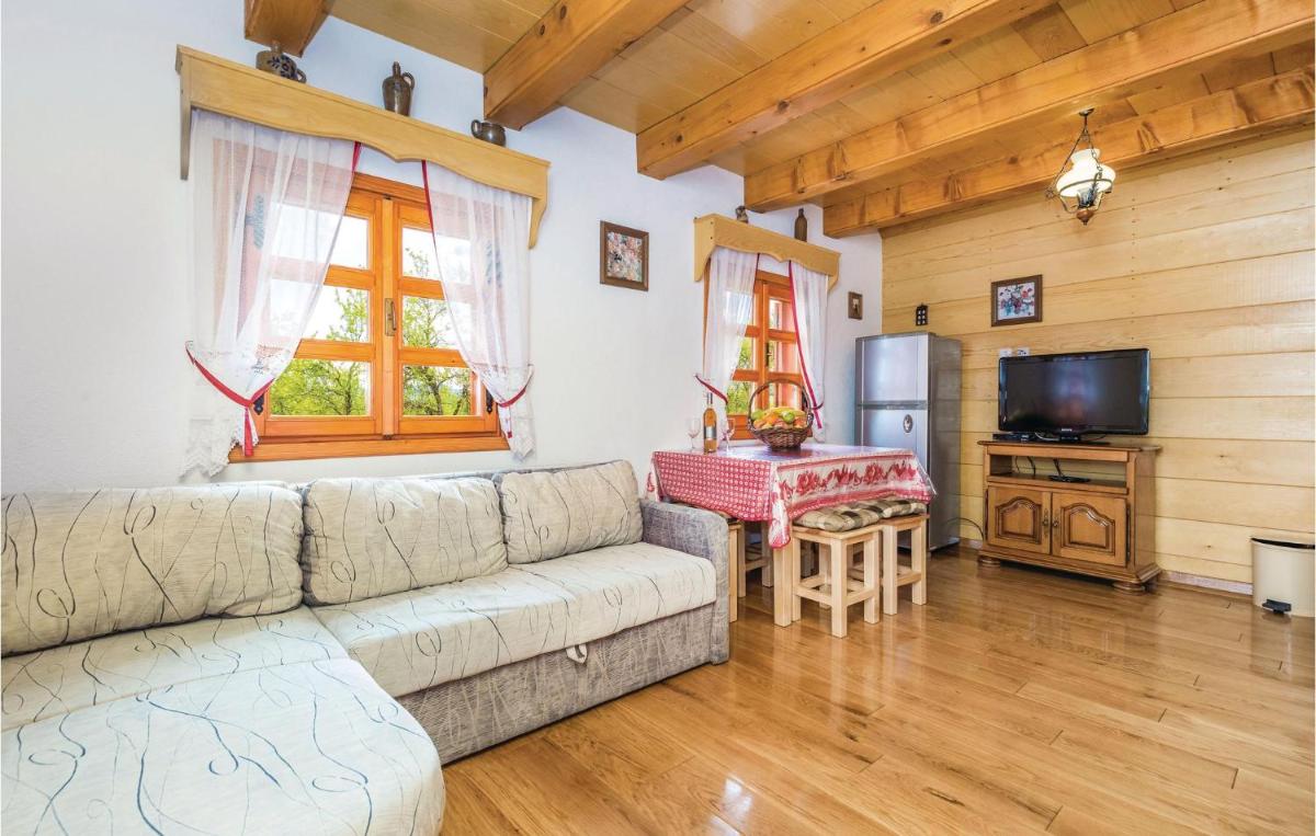 Gorgeous Home In Perusic With Wifi - Housity