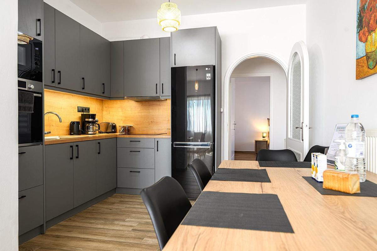 Alexander Apartments Airport - Housity