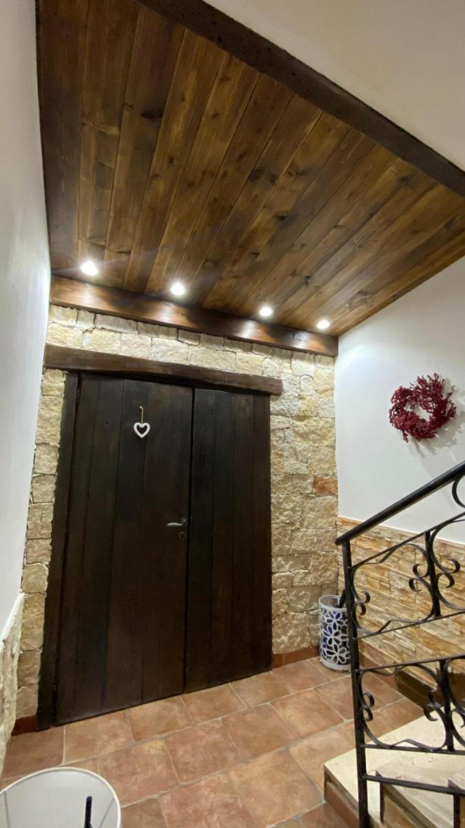 Alex's Apartment - Housity